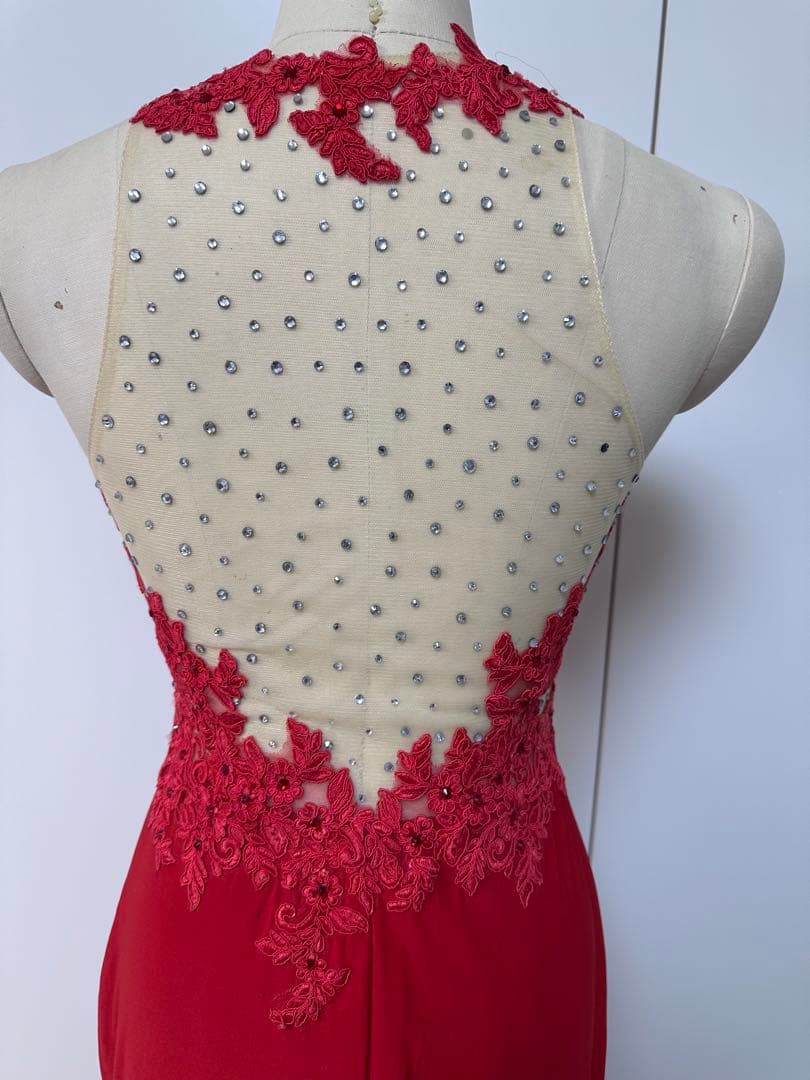 赤いハイネックドレス レース ビジュー付き