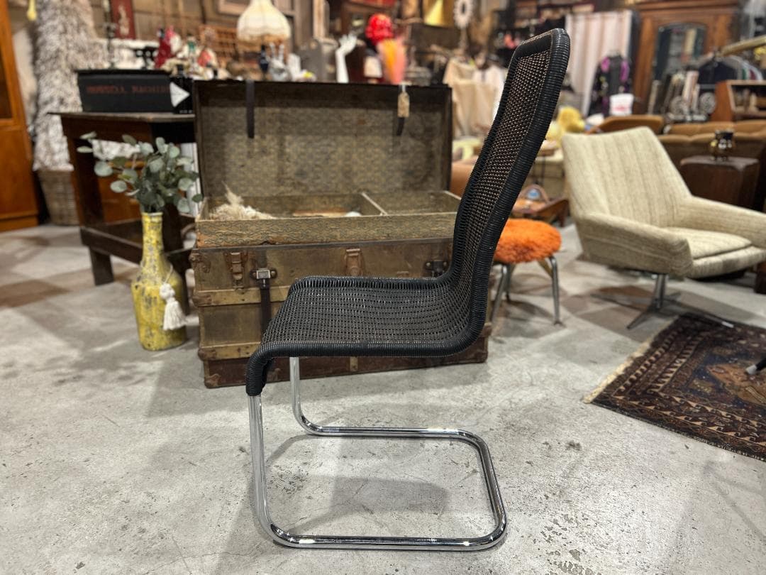 【美品】ダイニングチェア①　キャンチレバー　籠 ラタン　黒　ブラック