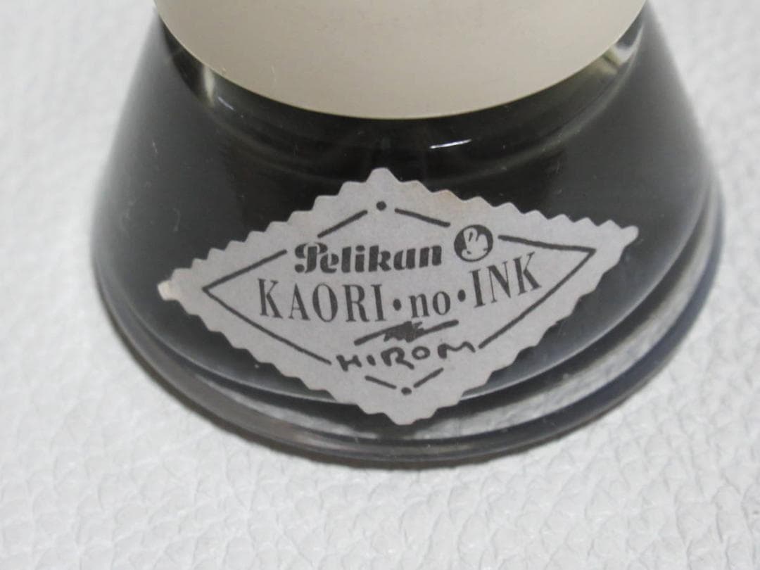 極希少非売品1980年代後半◆ペリカン KAORI 三角形 インク瓶 高さ6cm