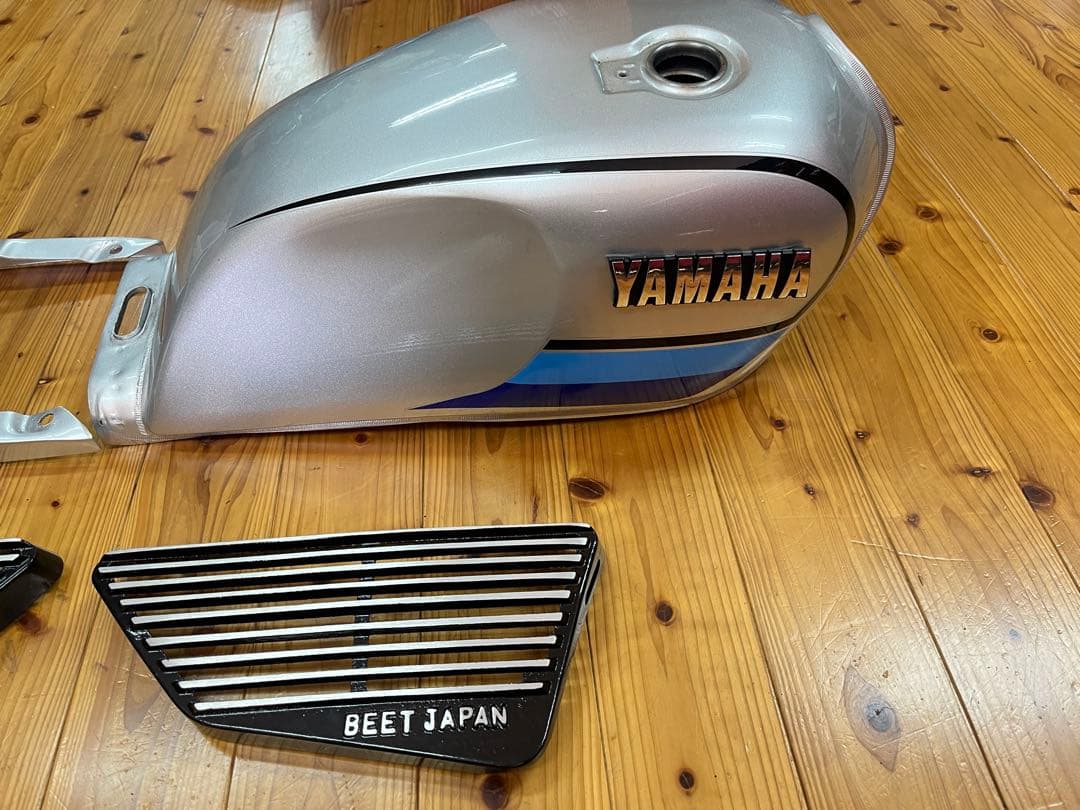 専用　YAMAHA XJ400 XJ550 タンク、サイドカバー、テールカウル