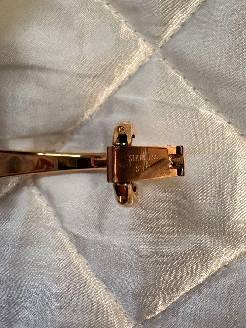 GUCCI ピンク文字盤 ブレスレットウォッチ