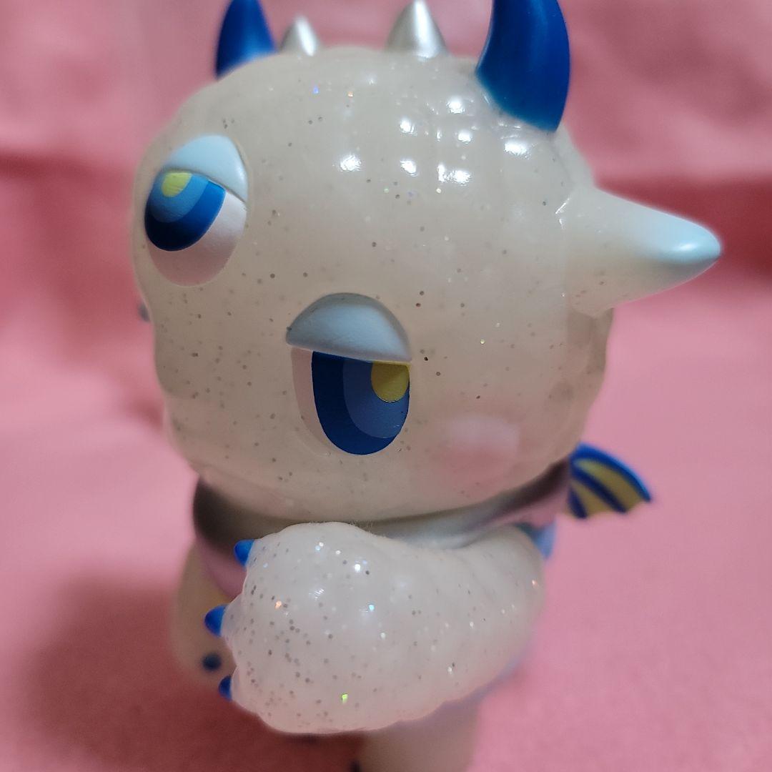 怪獣ネムケ　NEMUKE　ひかりバンビ　 Holy  color　ソフビ