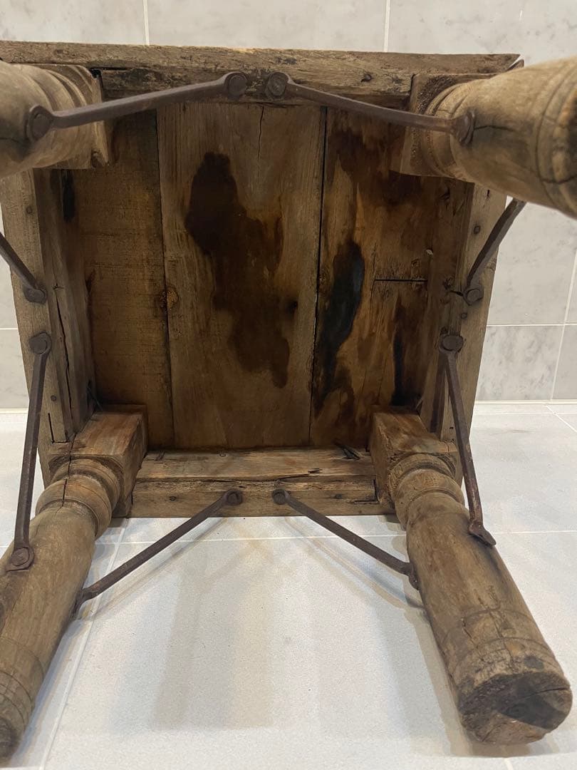 ベルギー　アントワープ　テーブル？　イス？　アイアン　インダストリアルサビ