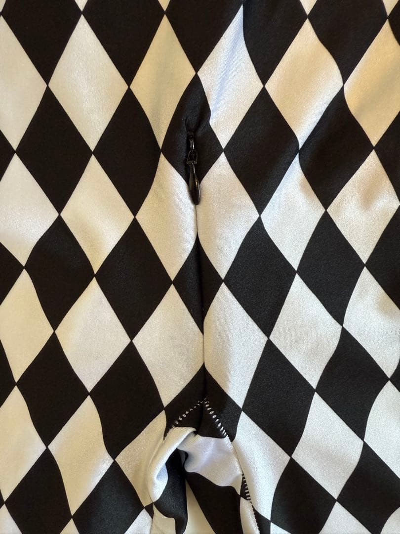 アートソン製　クロッチファスナー付女性サイズ・白黒ダイヤ全身タイツZENTAI