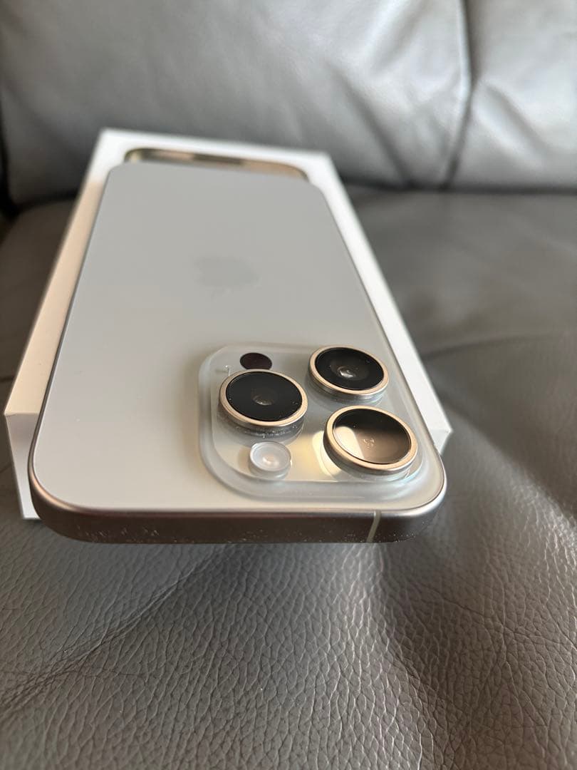 Apple iPhone 15 Pro ナチュラルチタニウム