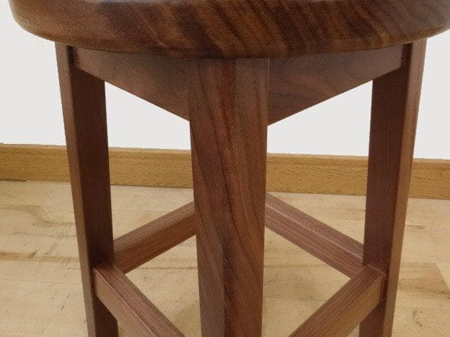 北海道手作り家具　ウォールナット材　スツールB