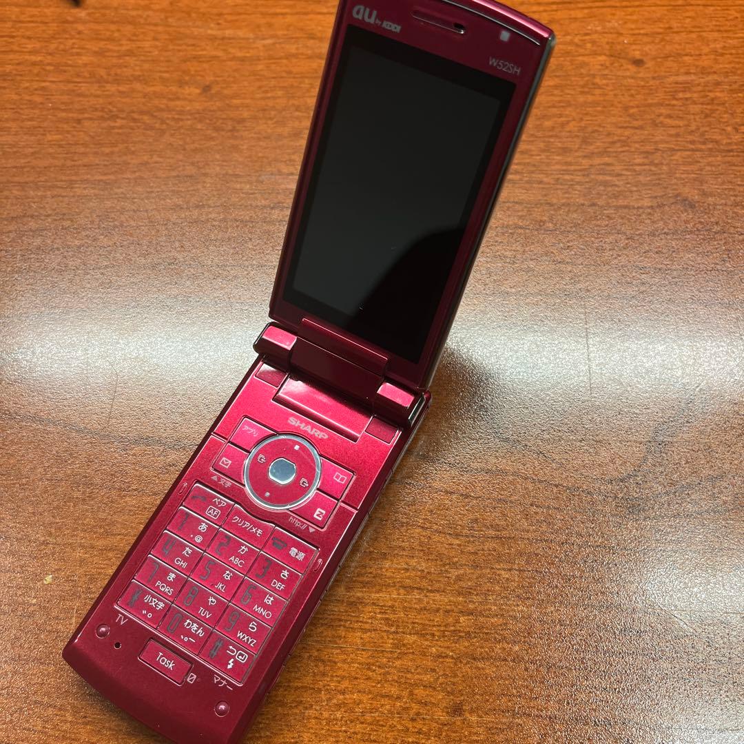 au 折りたたみ式携帯電話 赤