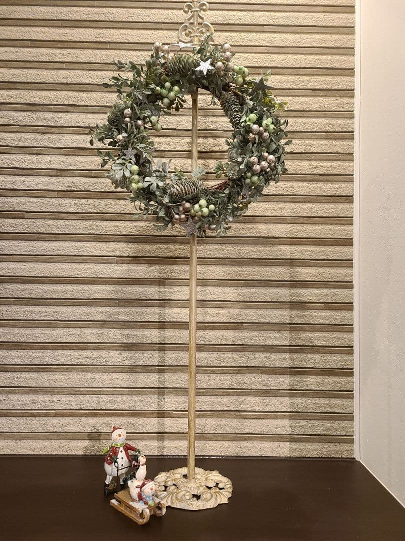 ✩クリスマスリース＆アイアン製リーススタンドのセット☆&スノーマンのオブジェ