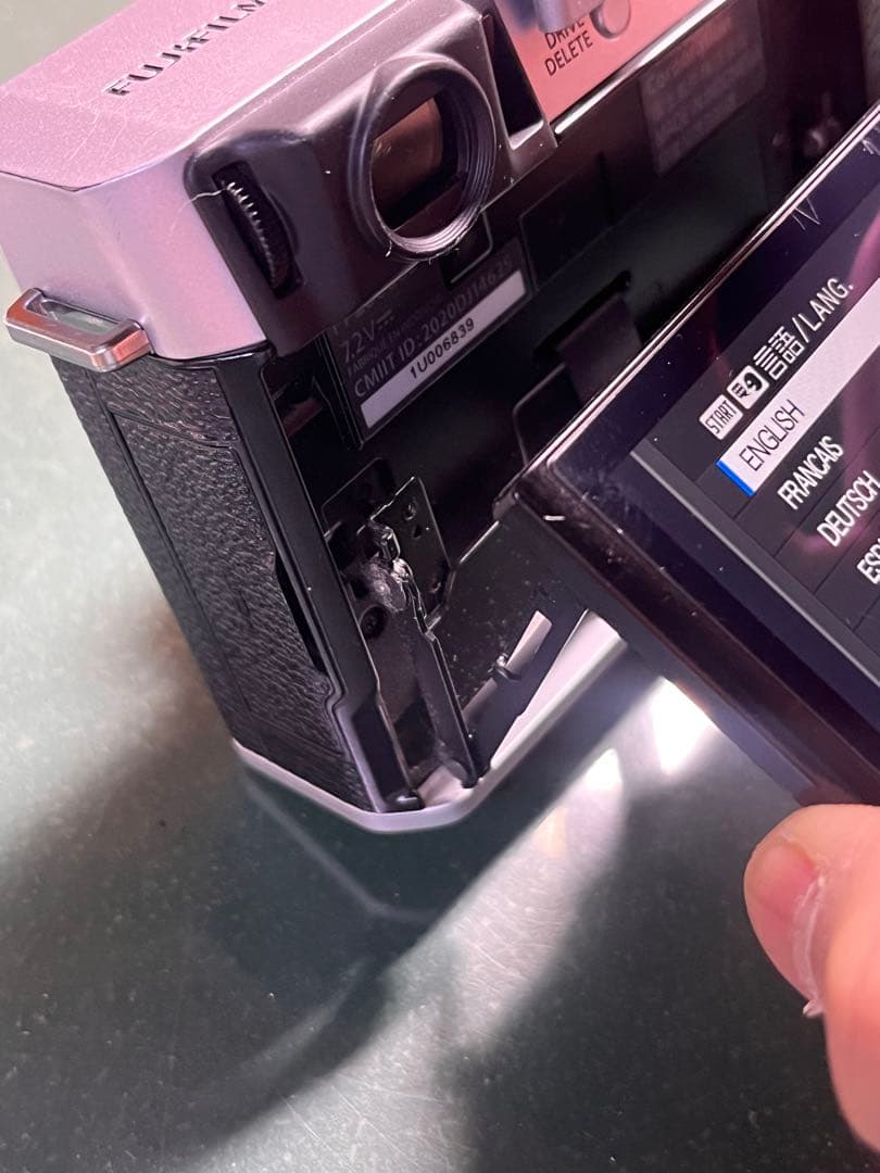 【値下げ中】Fujifilm X-E4 ミラーレスカメラ ボディ シルバー