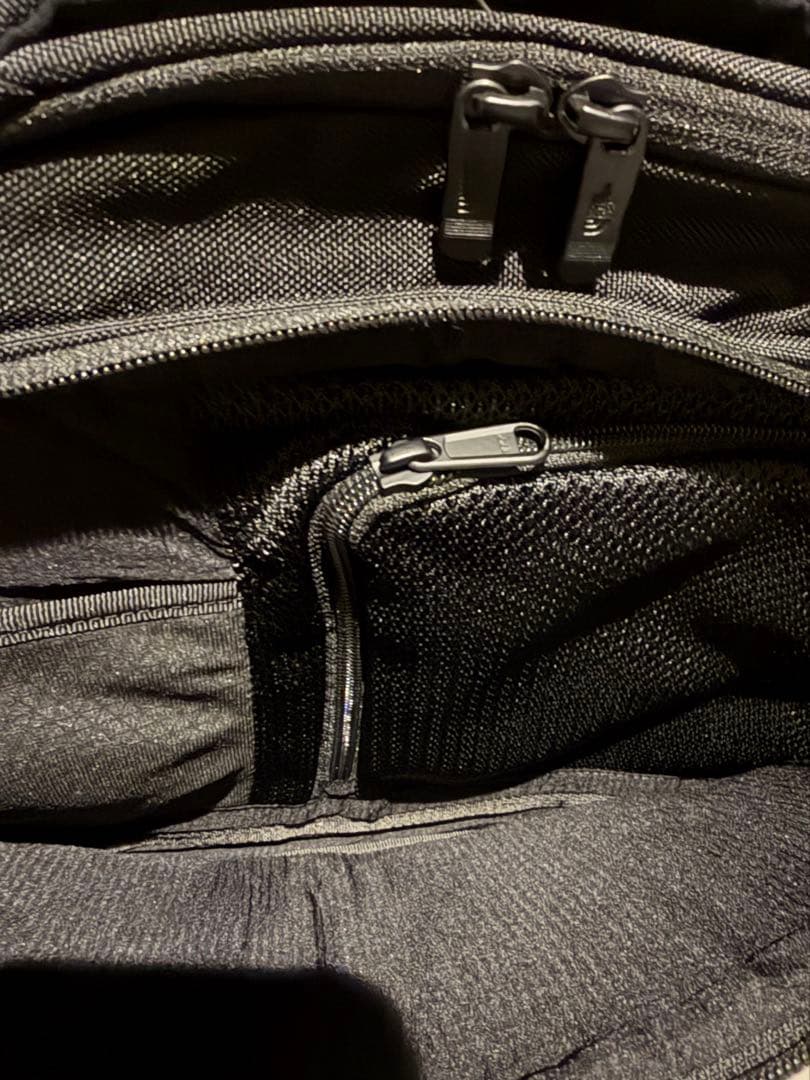 【新品タグ付】ノースフェイスシャトルデイバッグ　24Ｌ