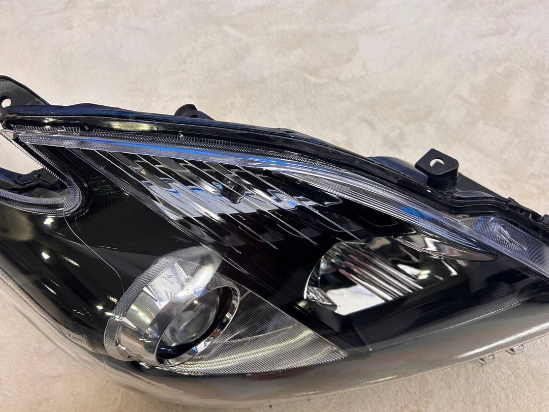 30前期プリウスブラック ヘッドライト 〔ハロゲン〕