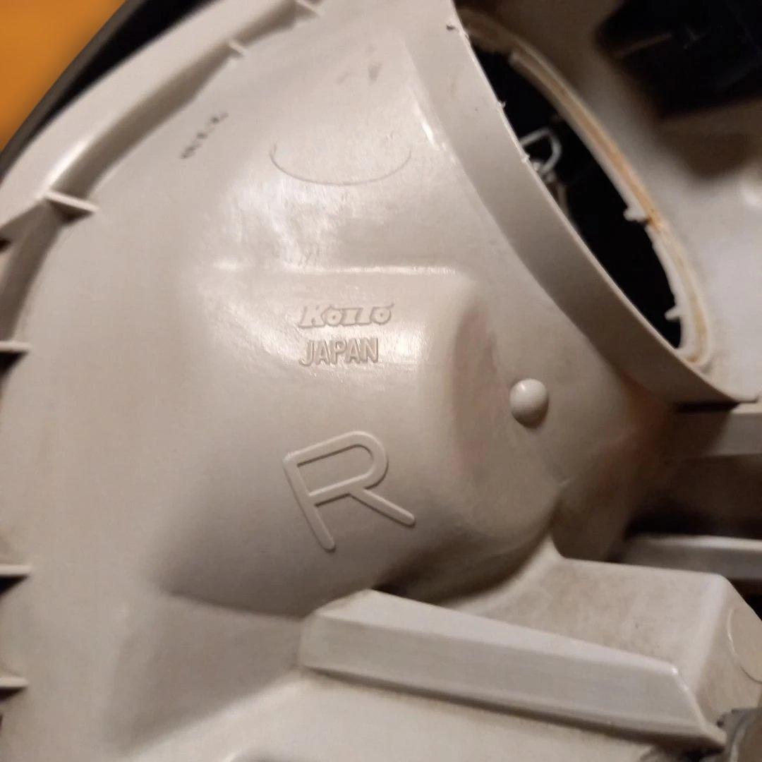 トヨタマーク２、GX110純正右側ヘッドライトユニット。コイト製品