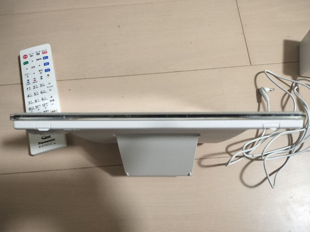 Panasonic どこでもビエラ　UN-10CE9D ポータブルテレビ