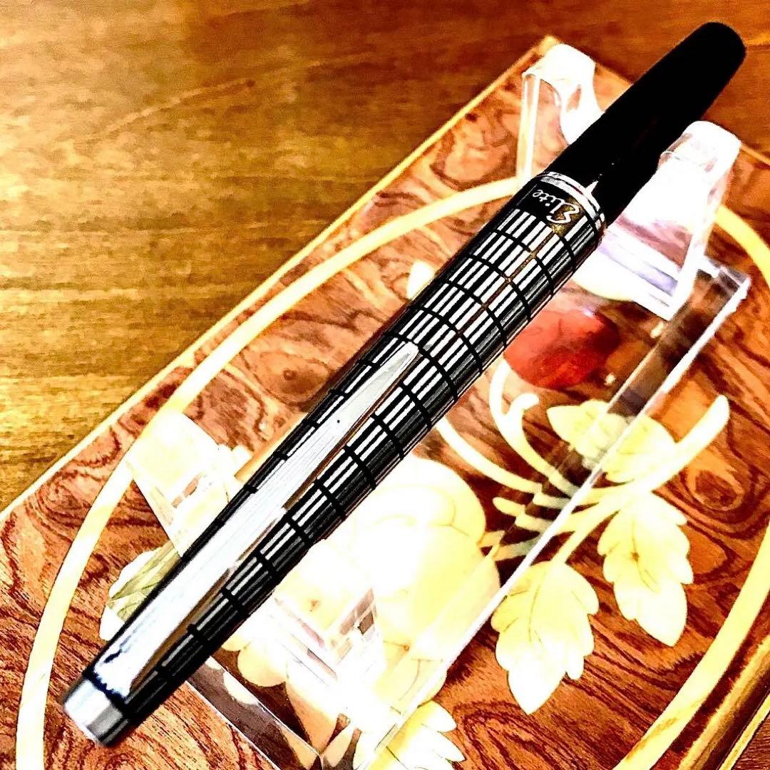 ☆超お勧め☆書き味抜群☆美しいパイロット万年筆エリート格子柄(M)シルバー