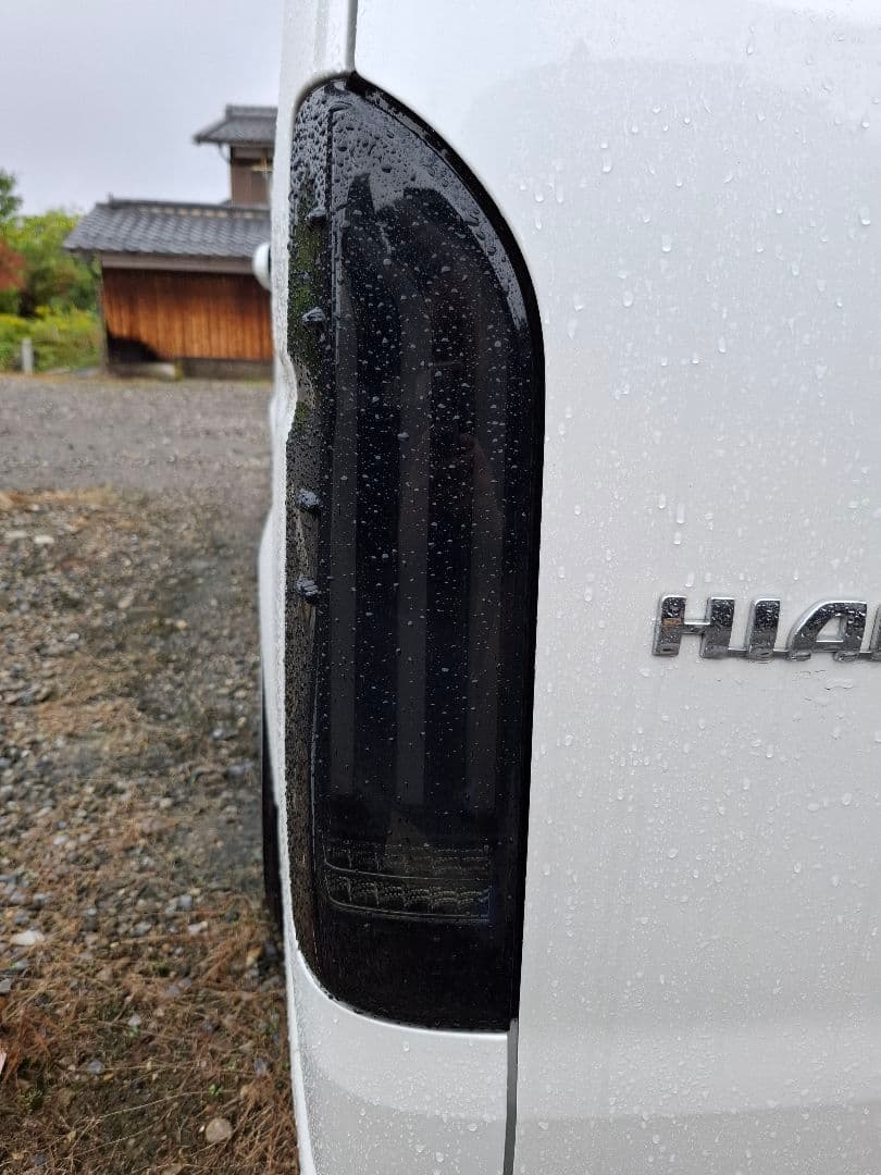 ハイエース スモークテールランプ シーケンシャルタイプ