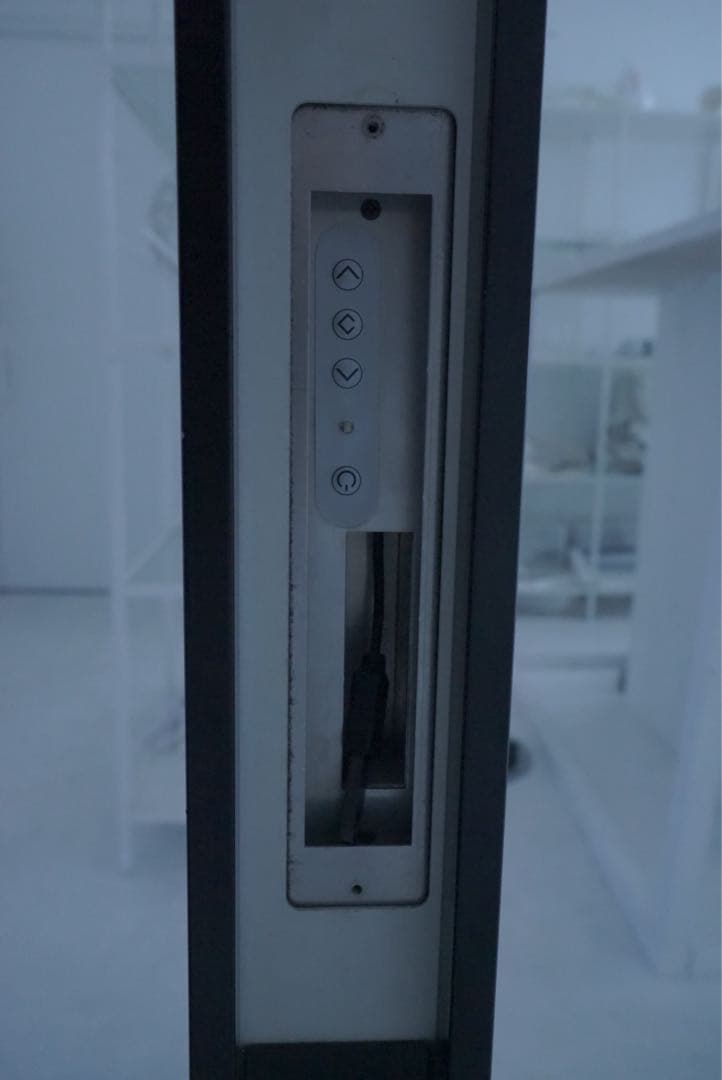 大型スタンド式LEDモニター/店頭用ディスプレイ