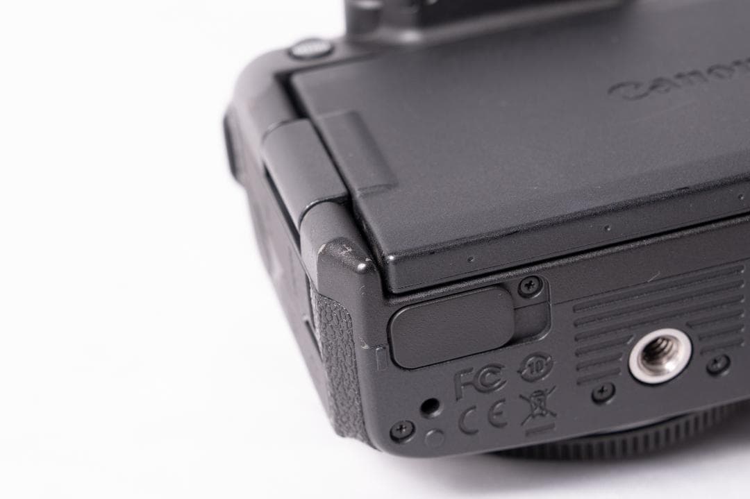 Canon EOS R ミラーレスカメラ　ボディ