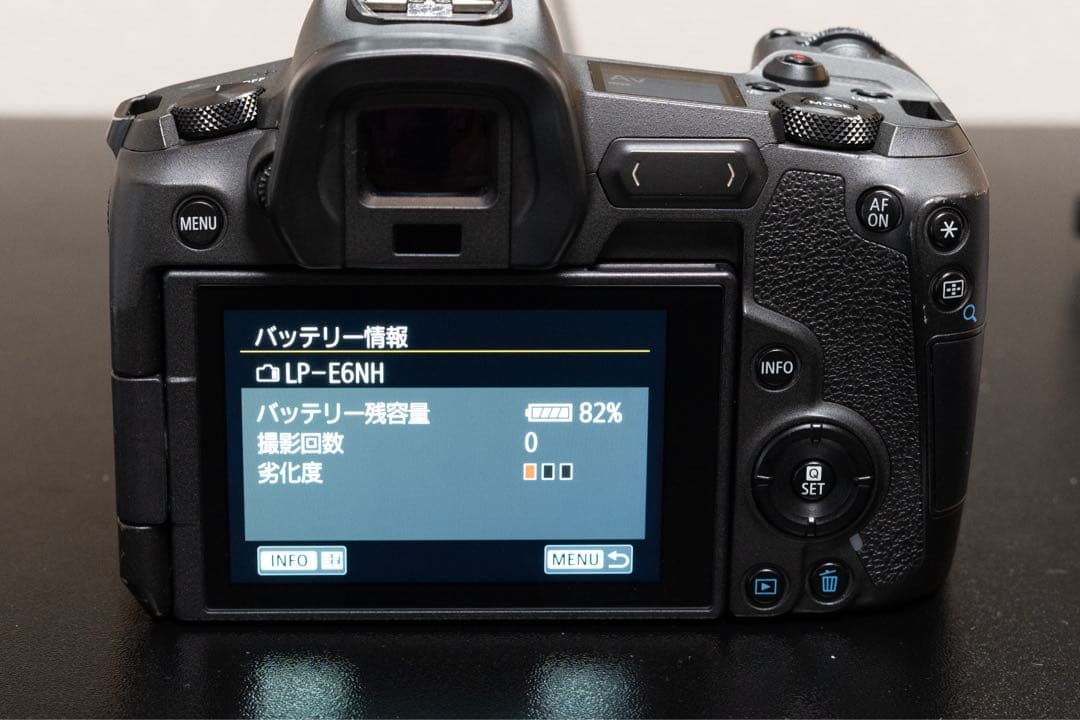 Canon EOS R ミラーレスカメラ　ボディ