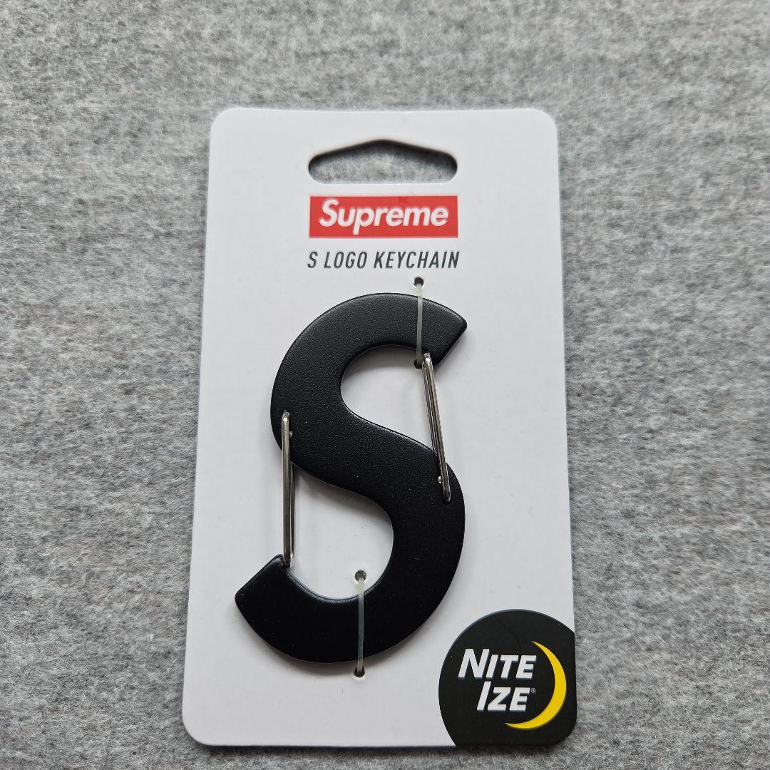 小物 Supreme Nite Ize Logo Keychain Black