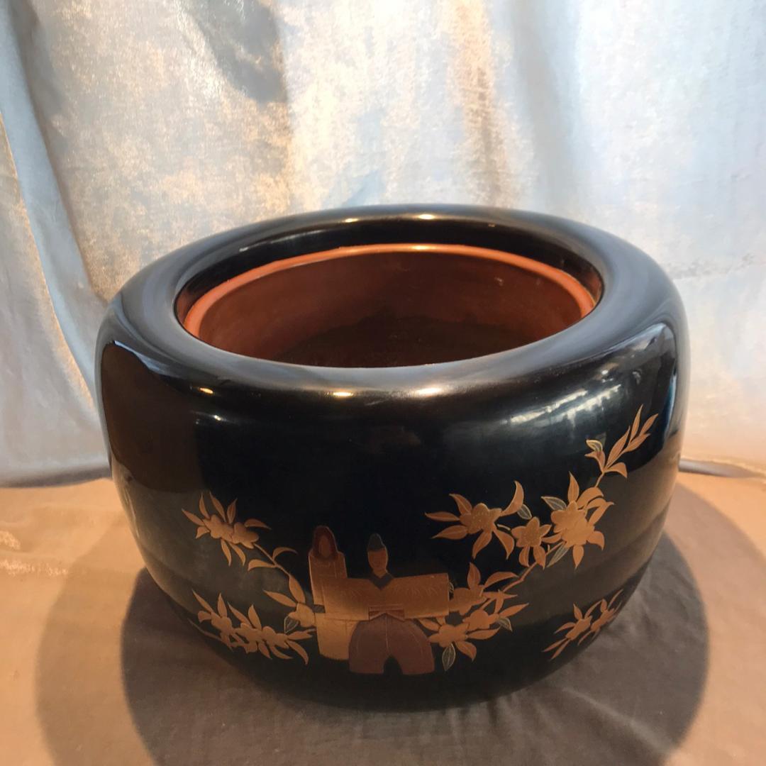 お雛様の手あぶり　火鉢　金蒔絵　高蒔絵　節句向き　かぶと大根蒔絵