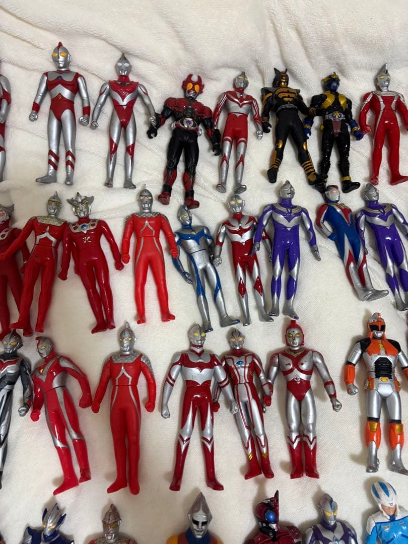 まとめ売り　特撮ソフビ　レア物あり　ウルトラマン、ゴジラ、仮面ライダー　141体