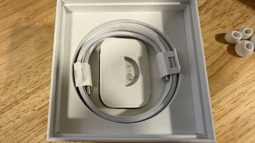 AirPods本体 交換用イヤーチップ付き