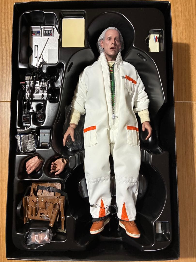 バック・トゥ・ザ・フューチャー ドク・ブラウン 1/6フィギュア　MMS609