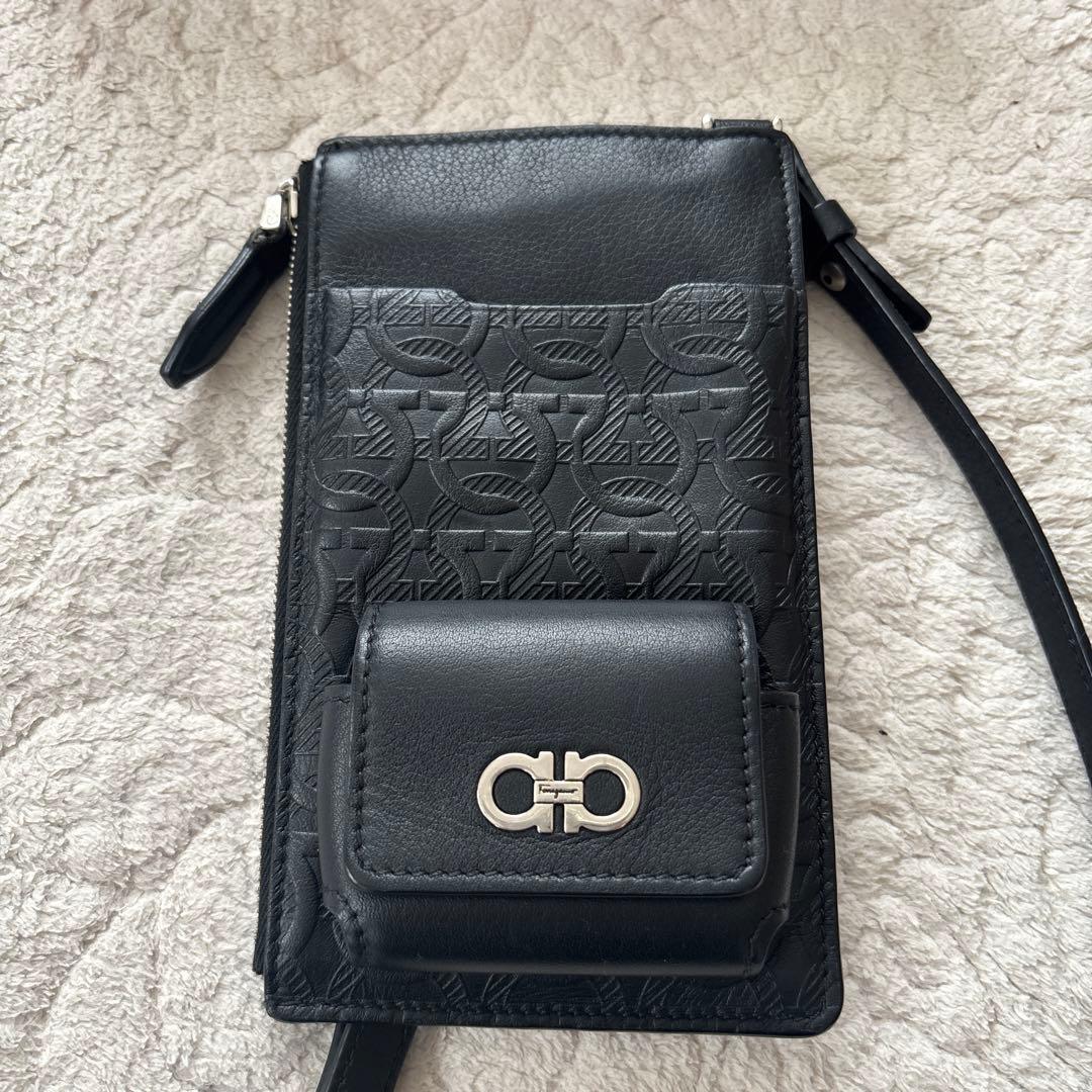 マロンJ★フェラガモ★　未使用スマホショルダーダブルガンチーニ