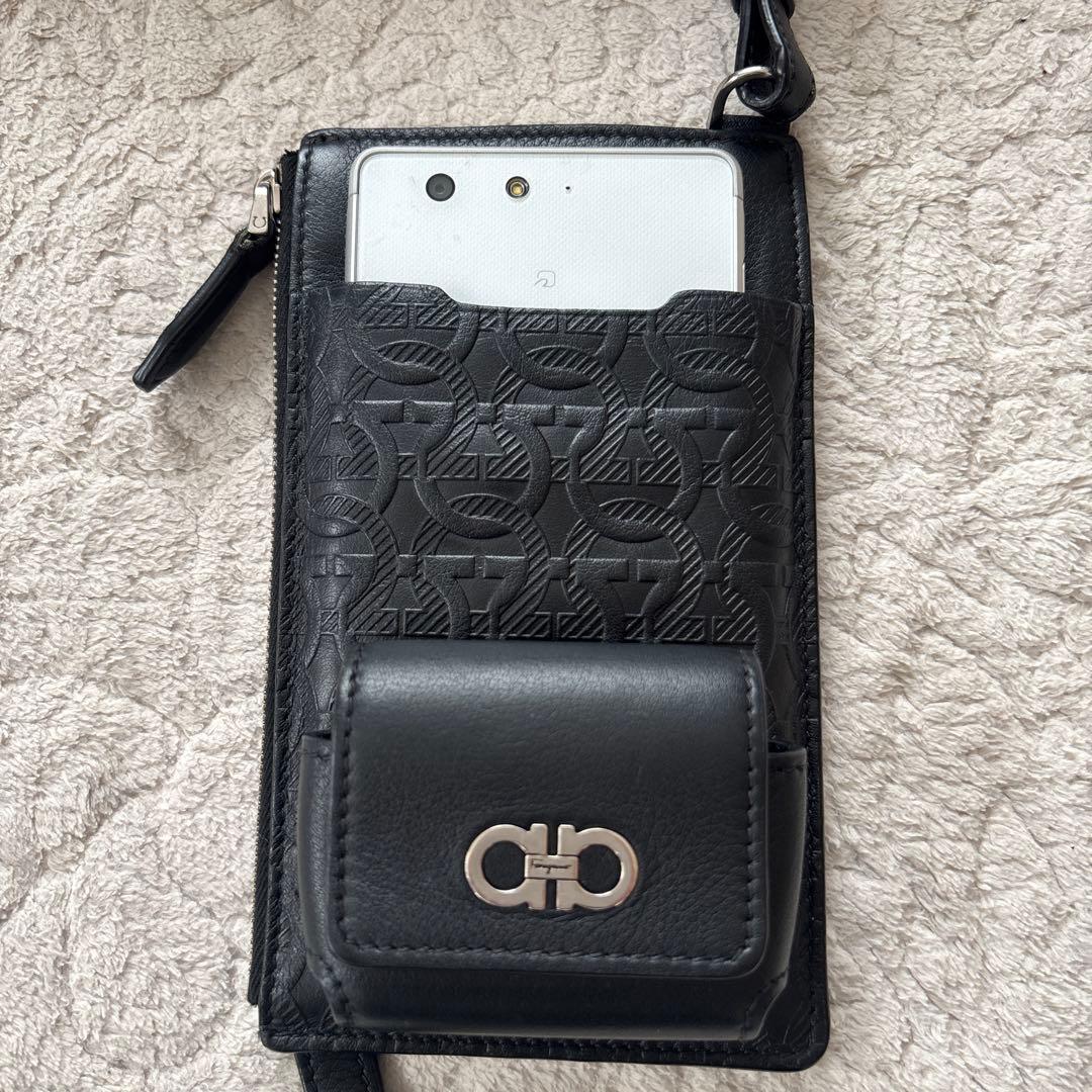 マロンJ★フェラガモ★　未使用スマホショルダーダブルガンチーニ