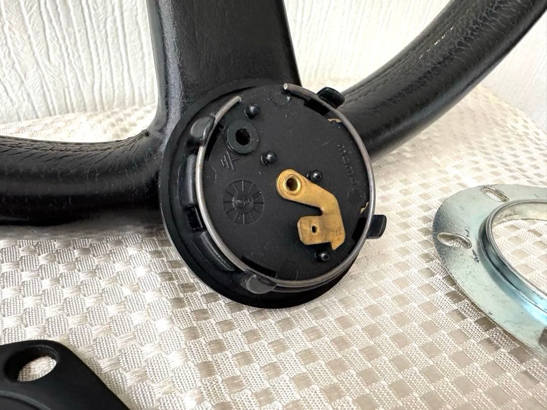 IMPUL ステアリング　913 Special 【MOMO】　正規品