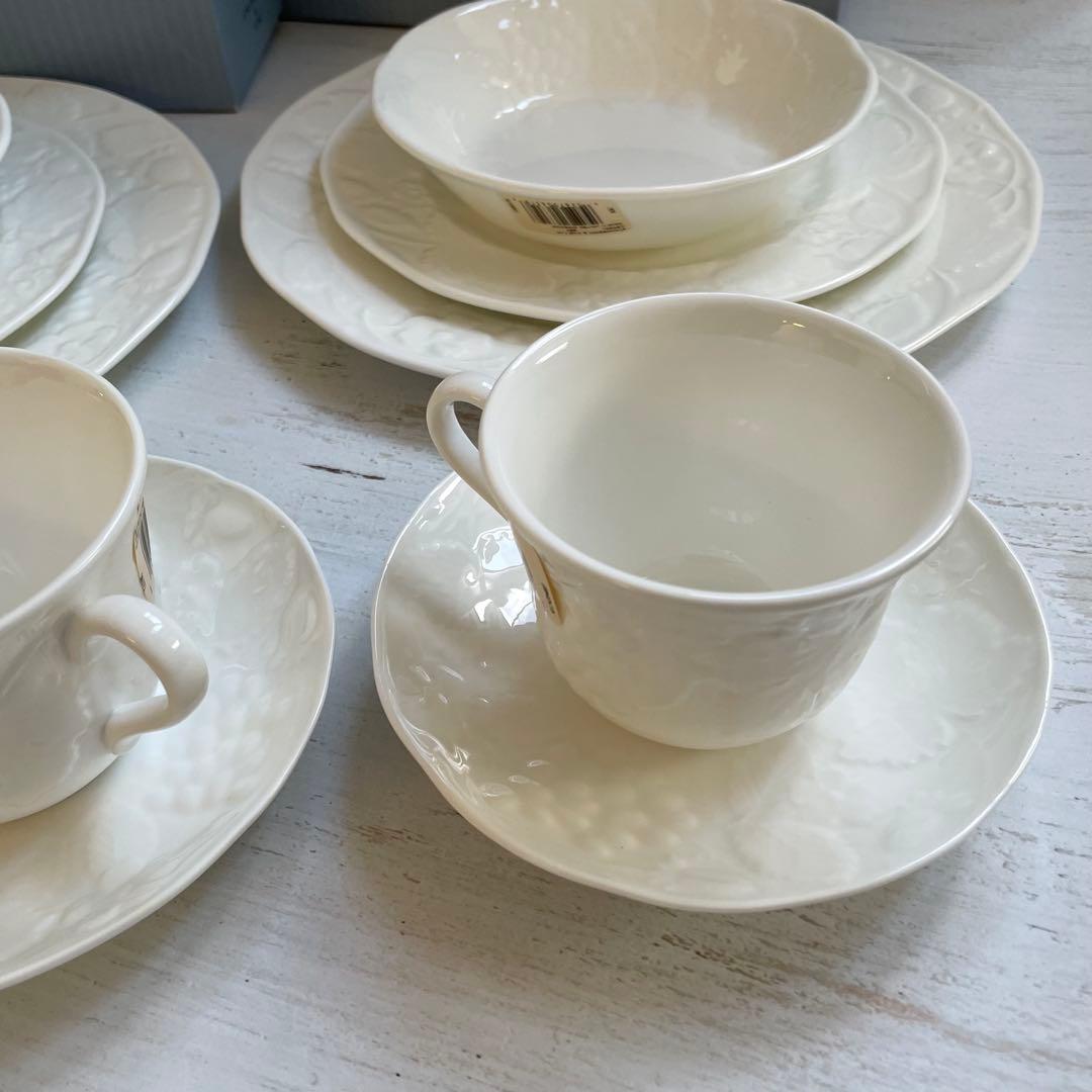 新品ブランド箱入り /ストロベリー＆バイン食器5点のペアセット