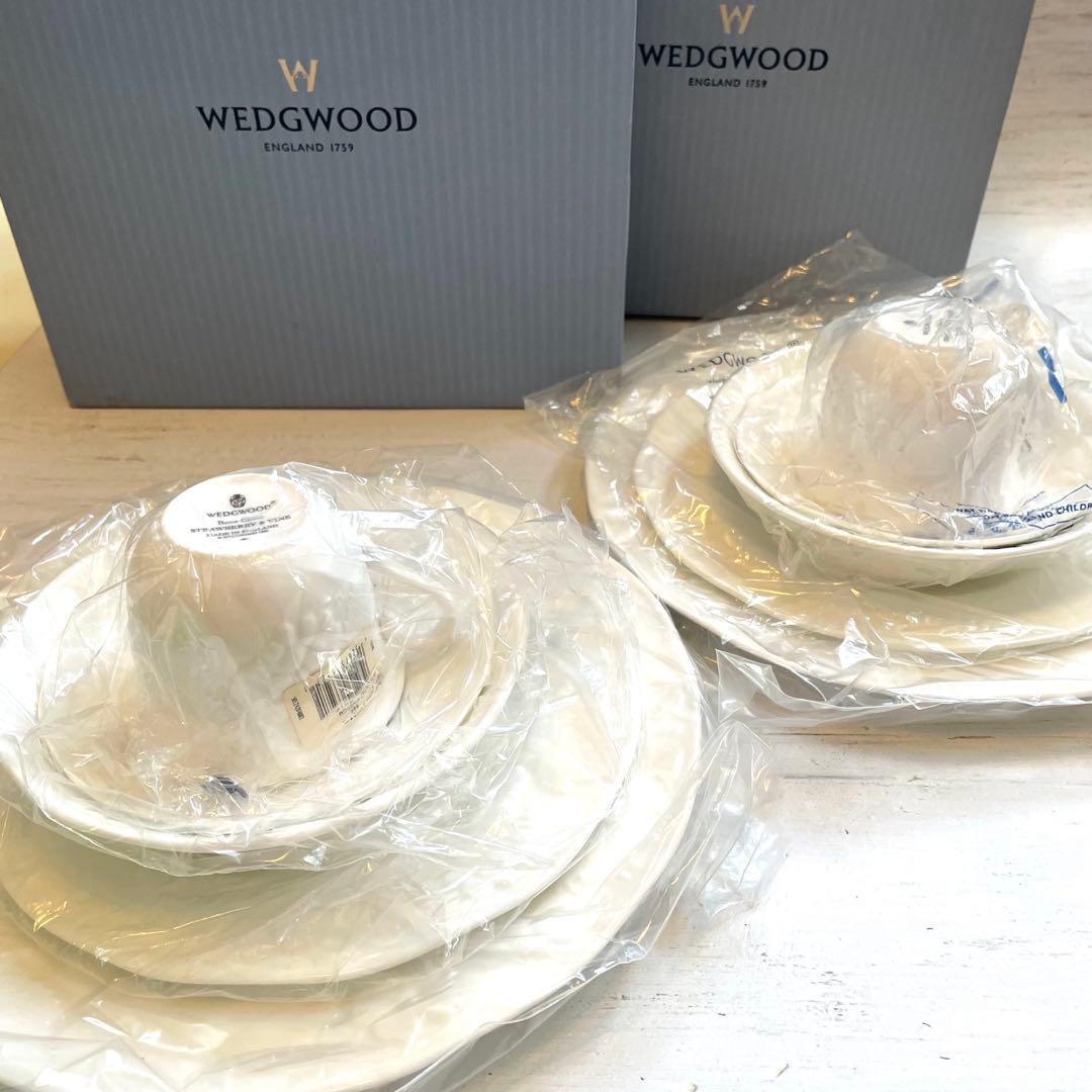 新品ブランド箱入り /ストロベリー＆バイン食器5点のペアセット