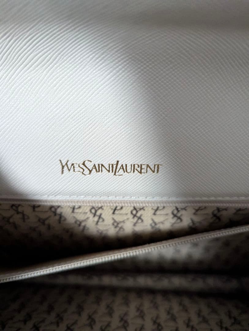 極美品 Yves Saint Laurent クラッチバッグ 本物 本革 レザー