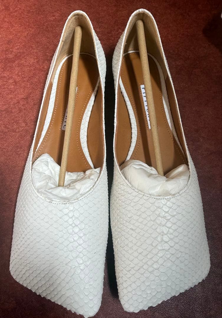 PIPPICHIC ホワイト スクエアトゥ フラットシューズ