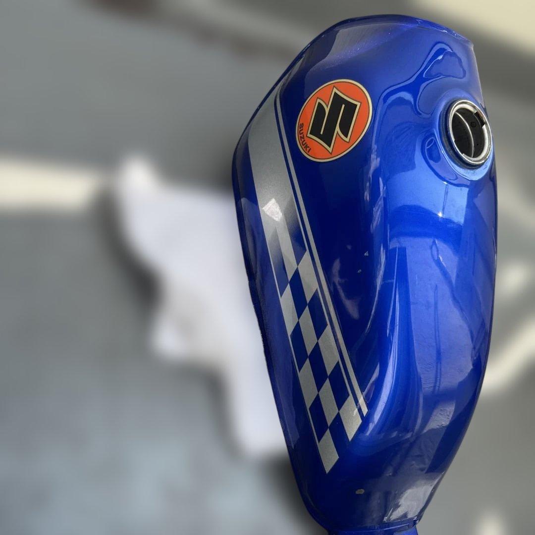 グラストラッカービックボーイスズキ 青 タンク チェッカーフラッグ