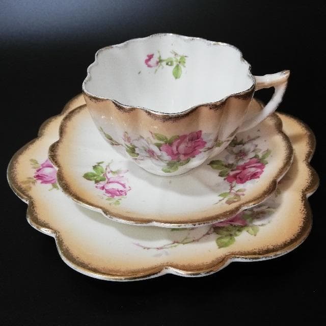 クイーンアン　カップアンドソーサー　アンティーク　希少品