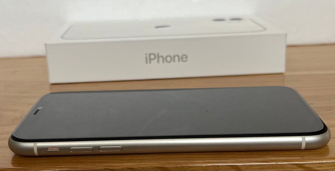 iPhone 11 128GB ホワイト SIMフリー 美品 バッテリー交換済