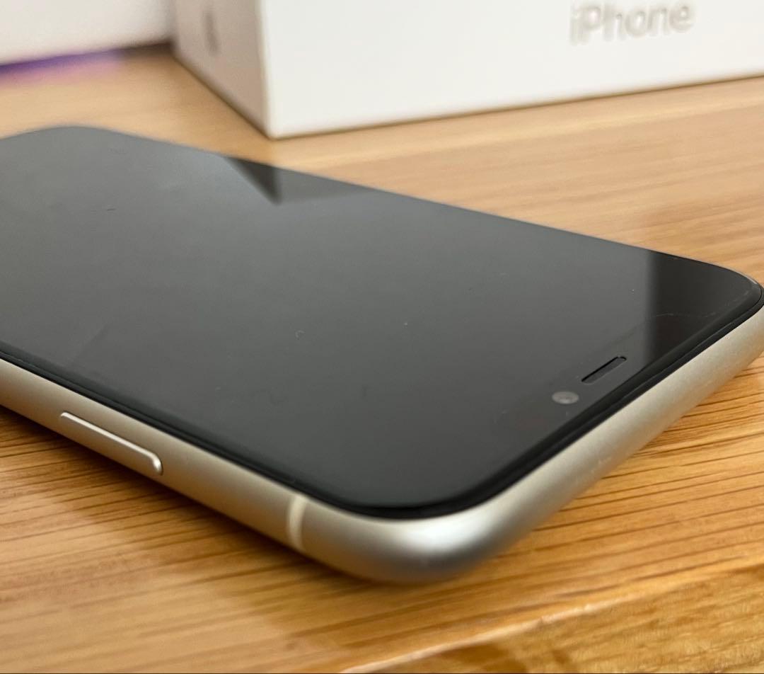 iPhone 11 128GB ホワイト SIMフリー 美品 バッテリー交換済