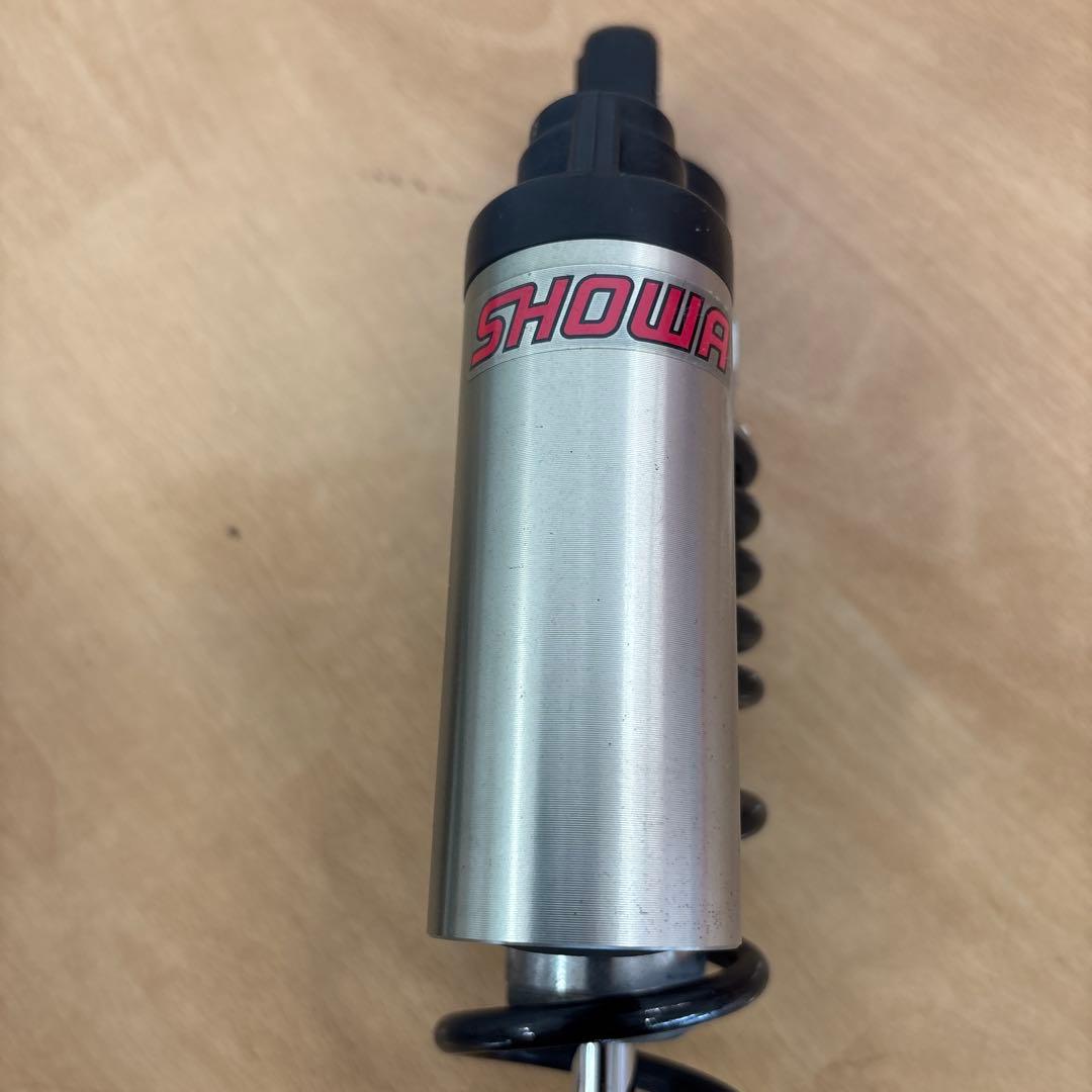 SHOWA リアサスペンション リアショック