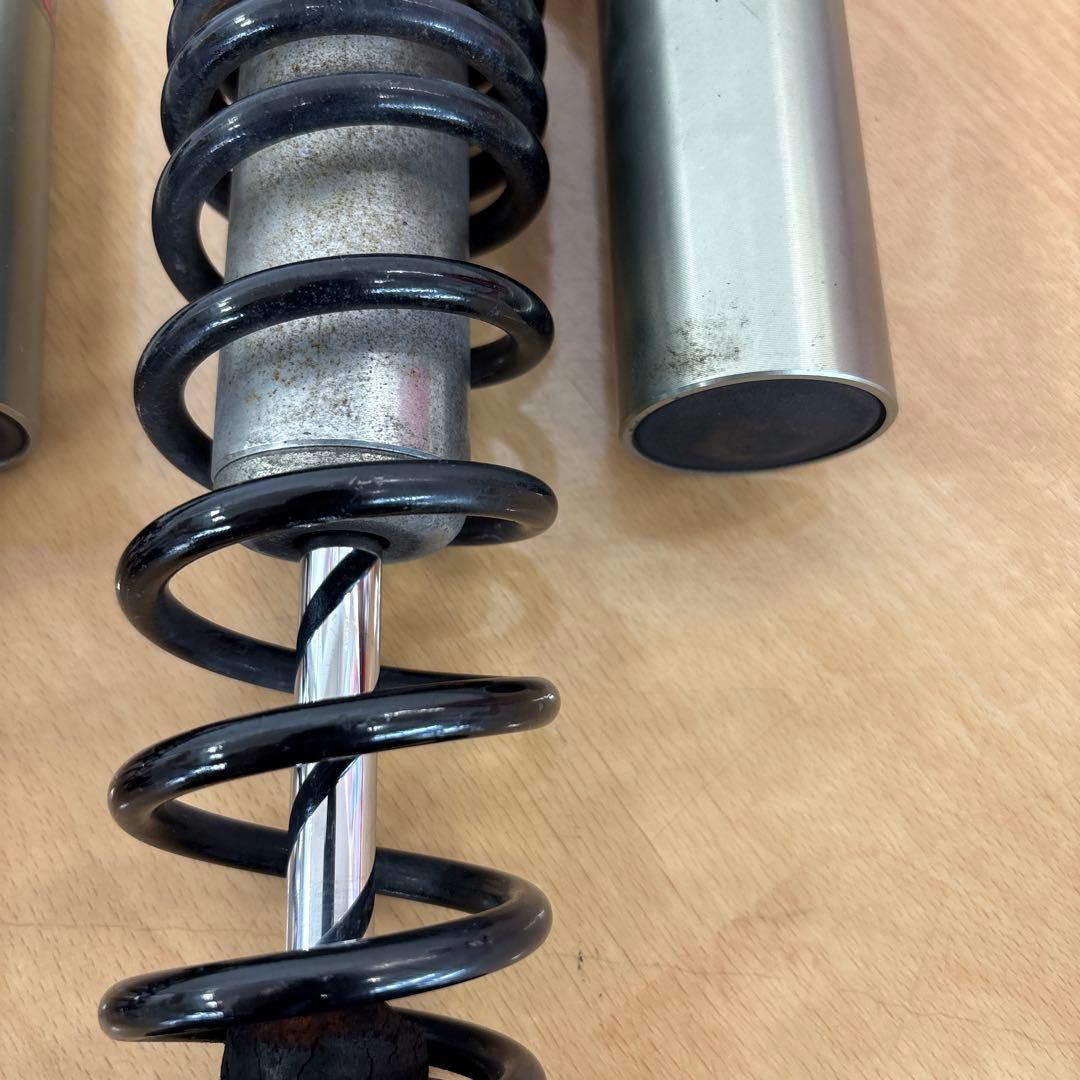 SHOWA リアサスペンション リアショック