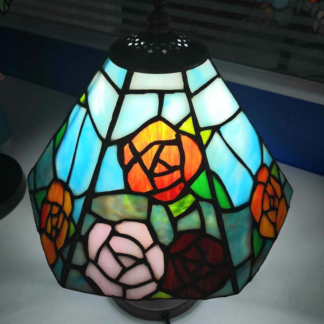 爽やかなブルー ステンドグラス バラが彩る 卓上照明
