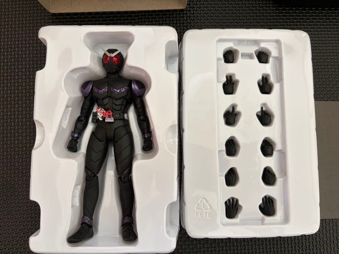 【中古】S.H.Figuarts 真骨彫製法 仮面ライダージョーカー おまけ付き