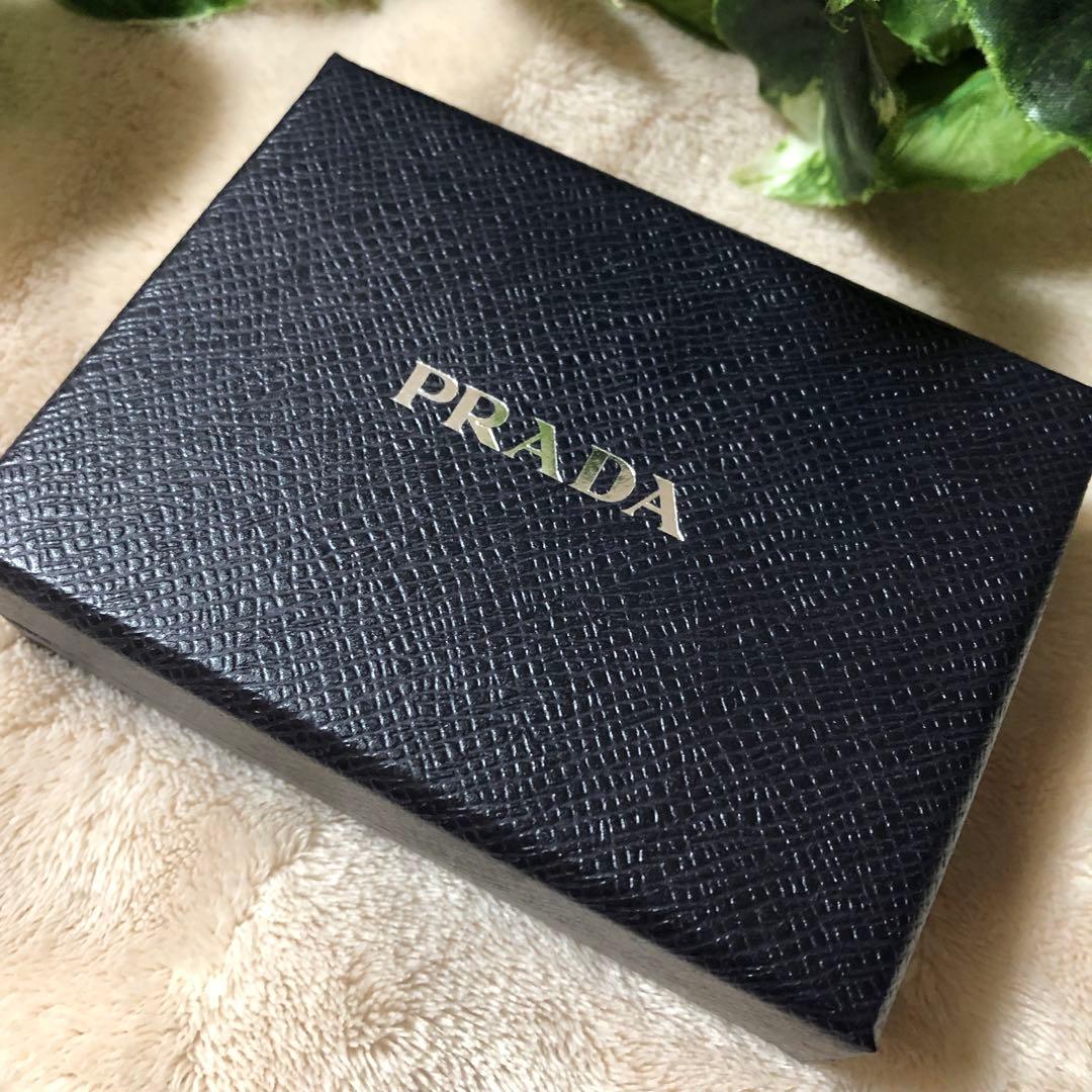 極美品　プラダ　キーケース　6連　サフィアーノレザー　ブラック　黒　箱付き