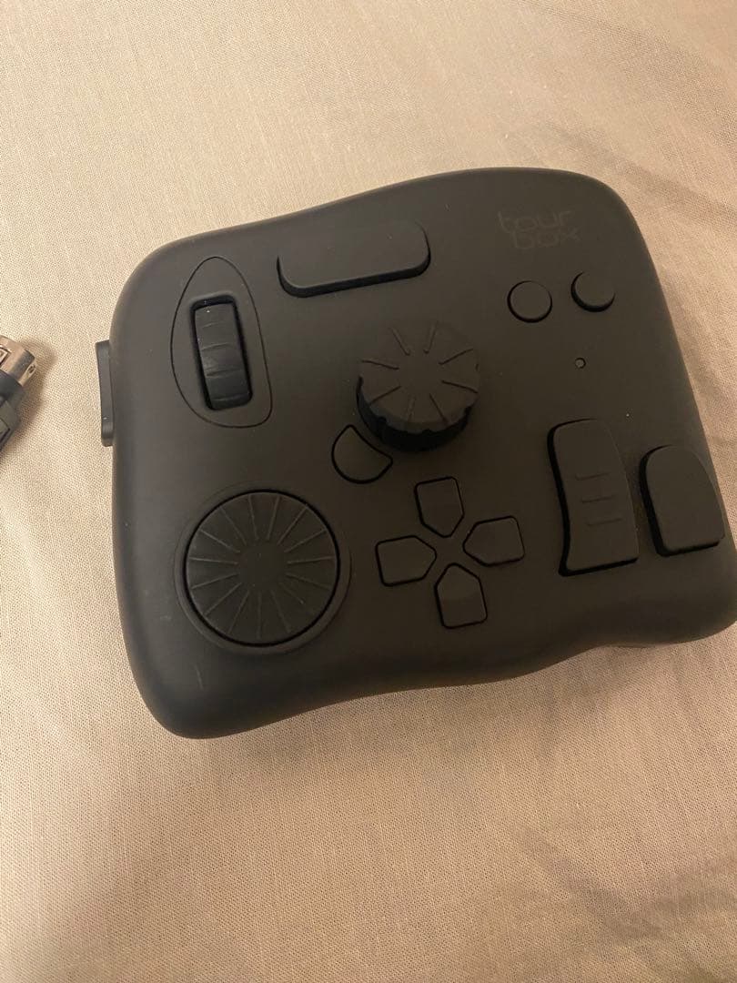 液タブ・ペンタブ Wacom Cintiq 16 DTK1660 + Tourbox Elite