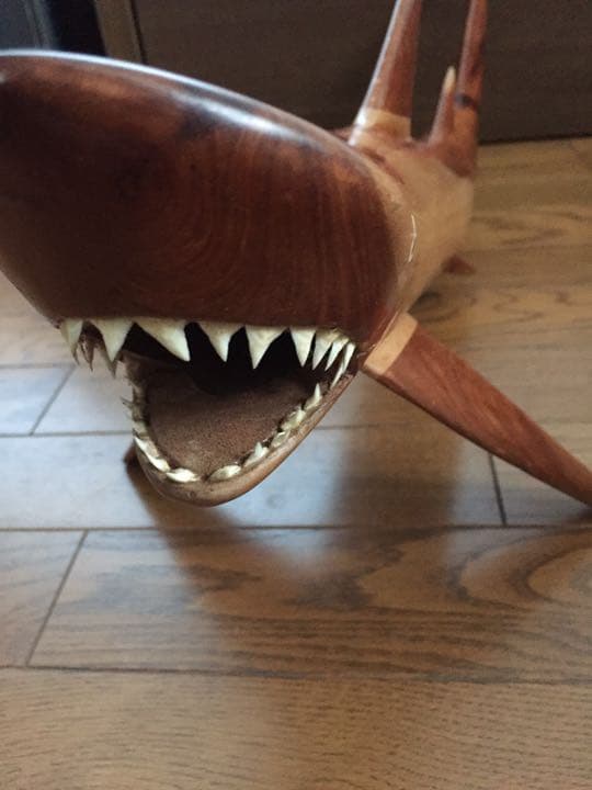 サメの置物