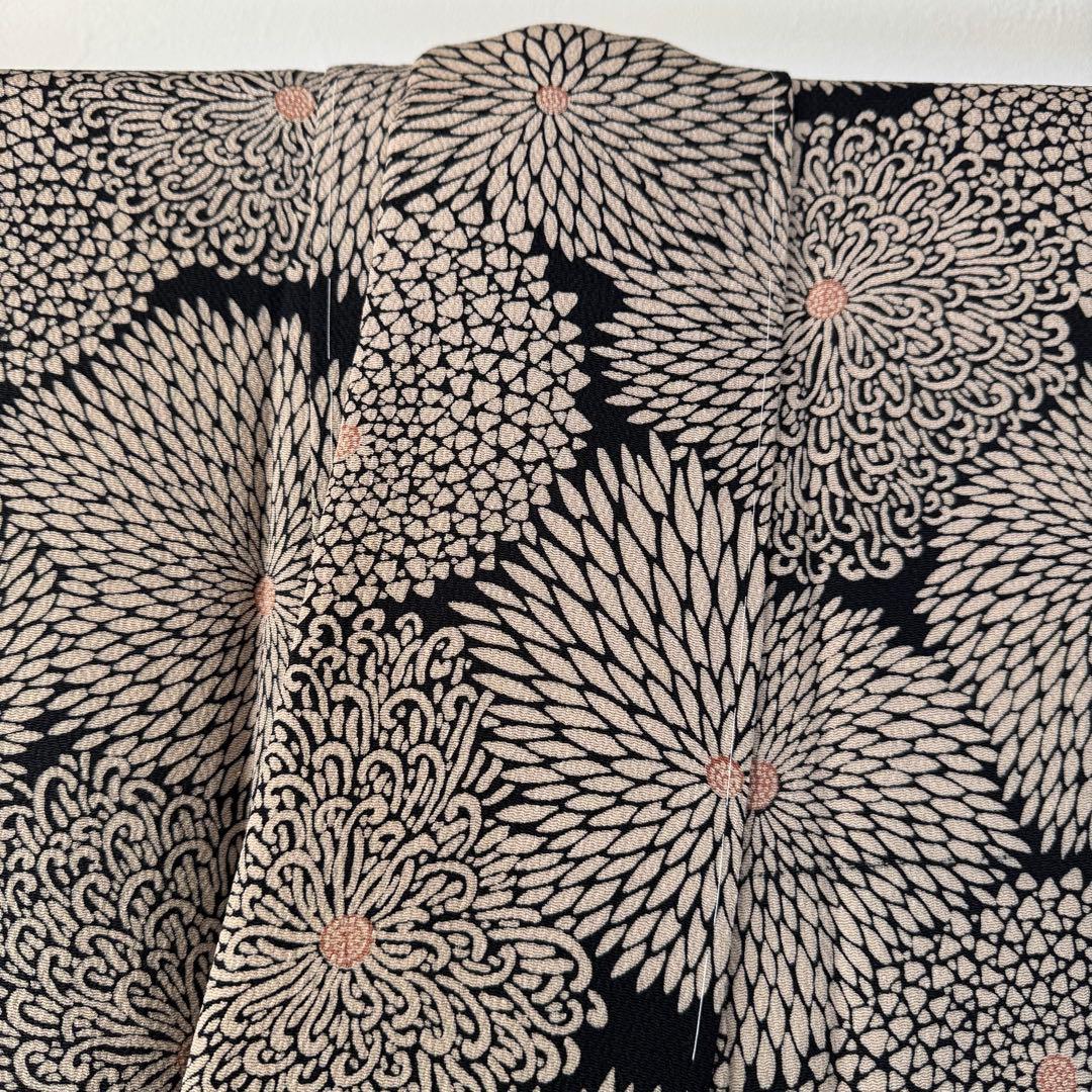 しつけ付き　正絹　小紋　和装　現代　着物　袷　165裄67 黒　縮緬　菊　トール