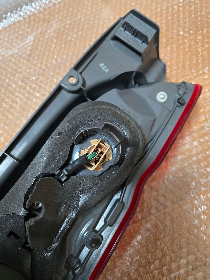 ハイエース 200系 テールライト 純正 TOYOTA 左用 ²