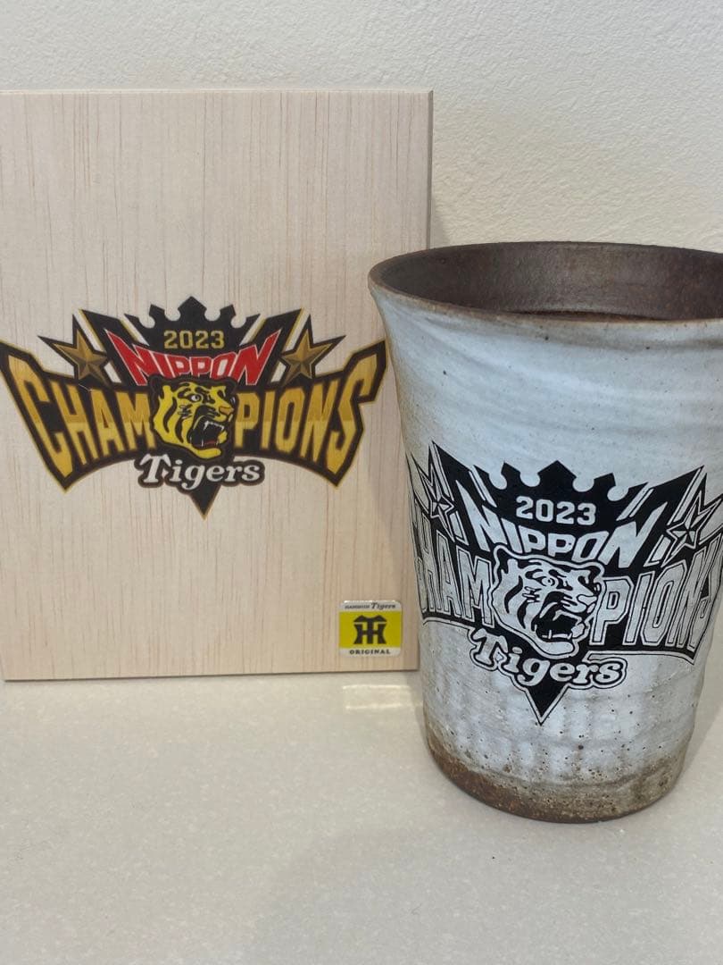 2023阪神タイガース優勝記念品　信楽焼タンブラー　近本光司選手