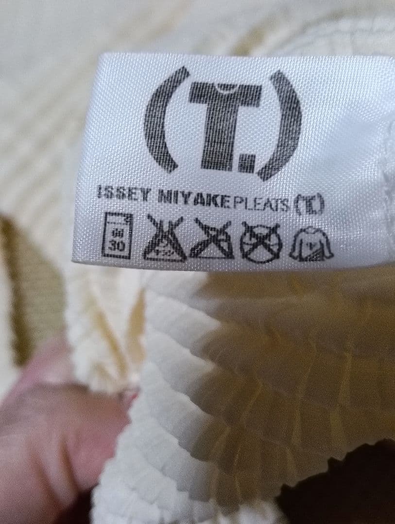 【2月1日以降15,555円】ISSEY MIYAKE PLEATS(T.)