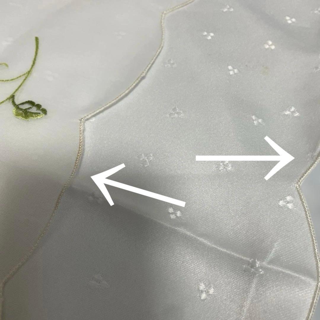 テーブルクロス　イチゴの刺繍　大判　花柄　レース